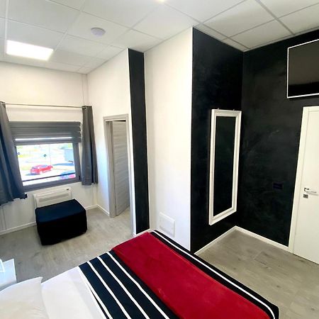 Hotel Tech Брембате Экстерьер фото