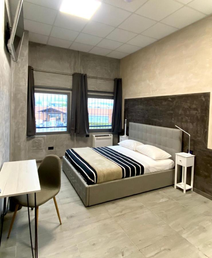 Hotel Tech Брембате Экстерьер фото