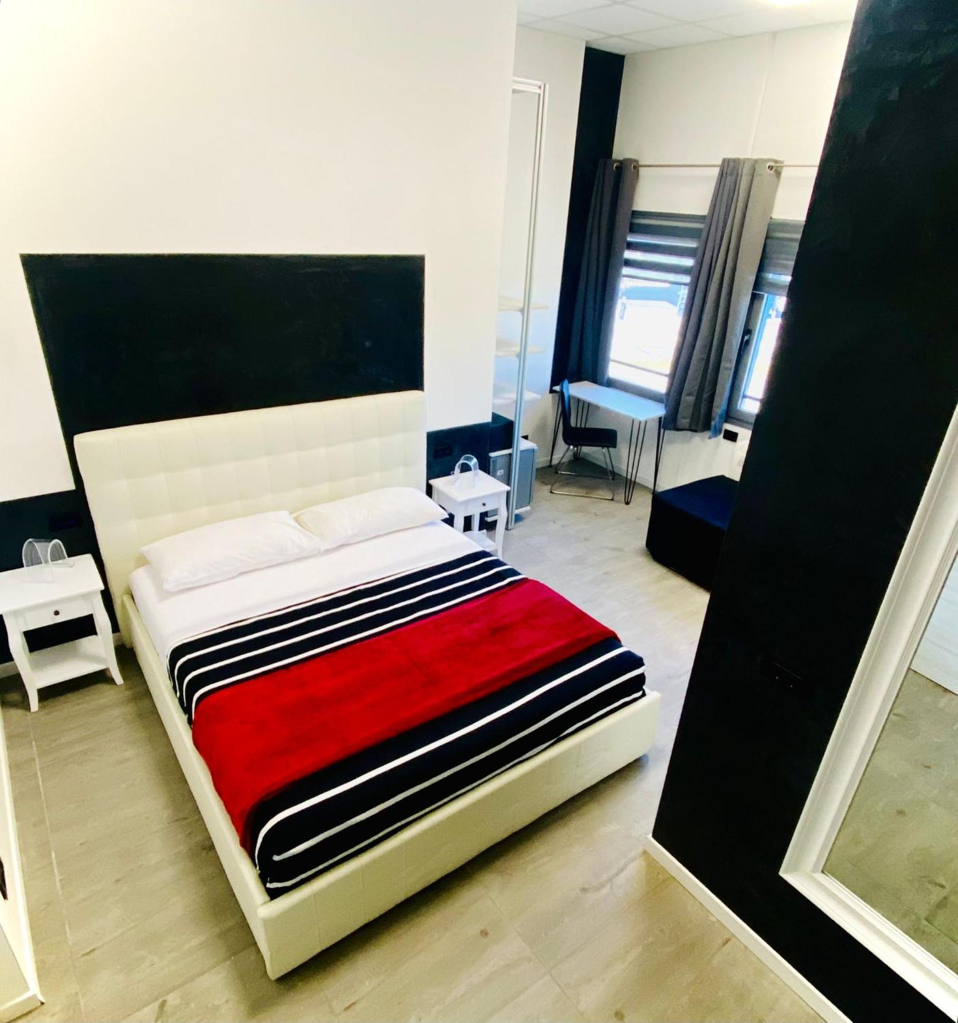 Hotel Tech Брембате Экстерьер фото