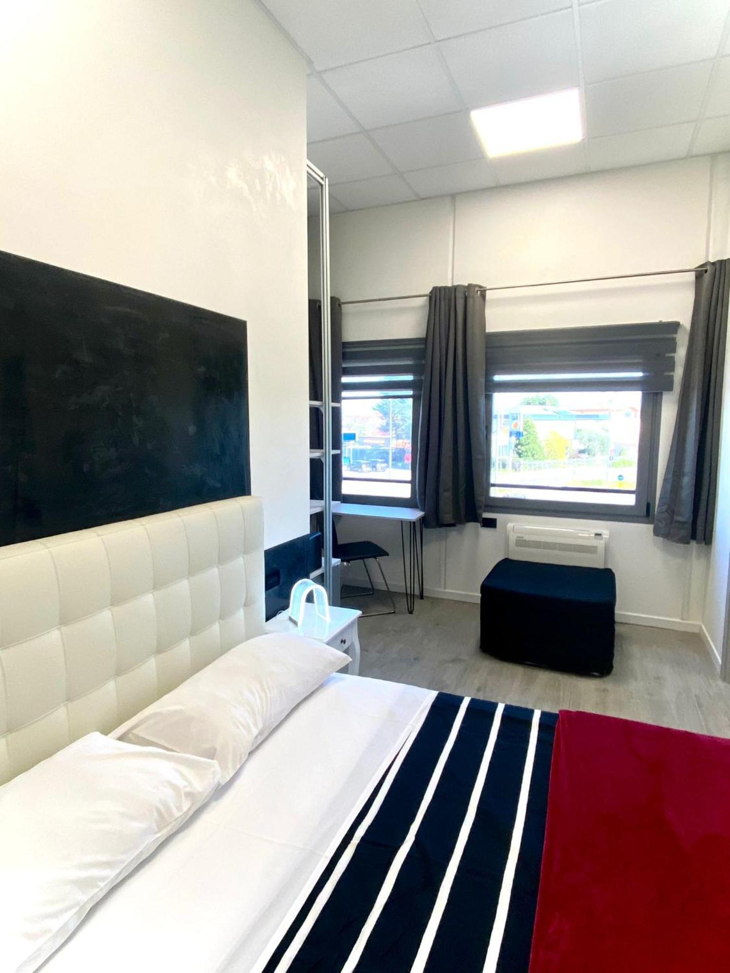 Hotel Tech Брембате Экстерьер фото