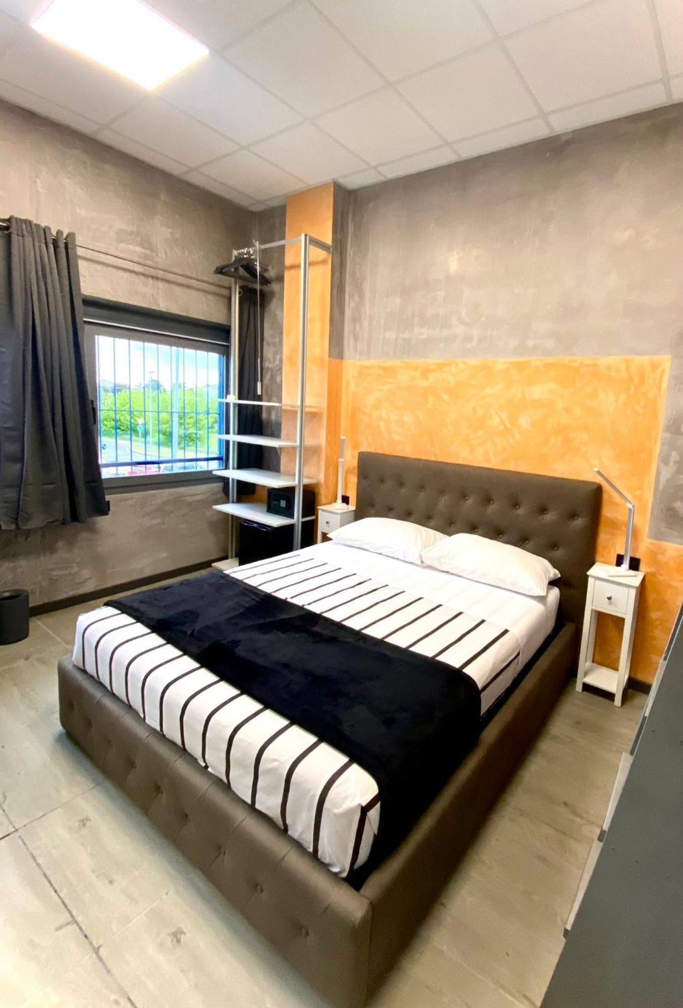 Hotel Tech Брембате Экстерьер фото