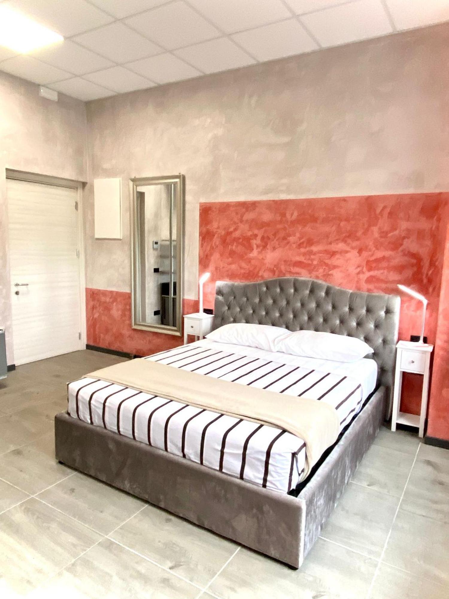 Hotel Tech Брембате Экстерьер фото
