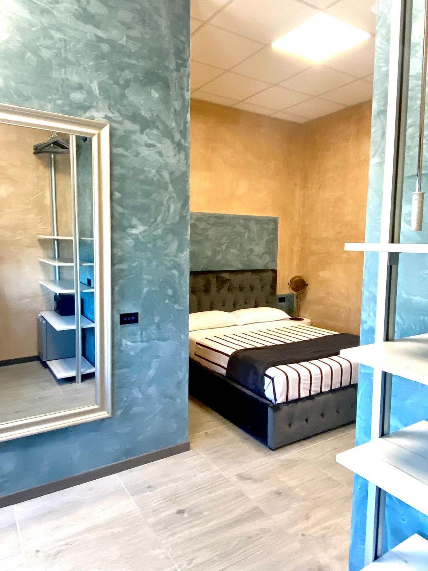 Hotel Tech Брембате Экстерьер фото